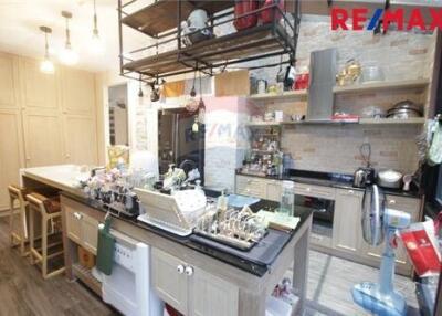 296 Sqm., 3 Beds Townhouse listed for ฿ 14,000,000.