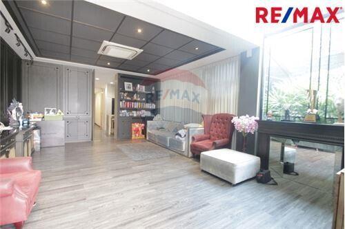 296 Sqm., 3 Beds Townhouse listed for ฿ 14,000,000.