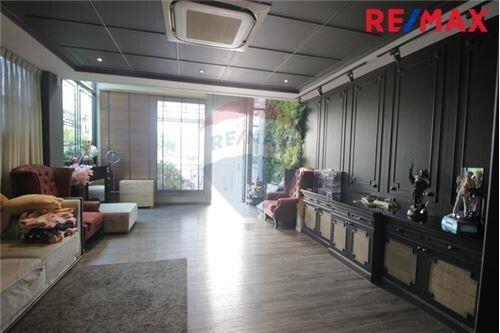 296 Sqm., 3 Beds Townhouse listed for ฿ 14,000,000.