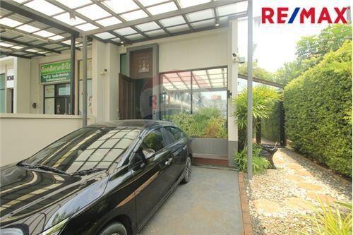 296 Sqm., 3 Beds Townhouse listed for ฿ 14,000,000.