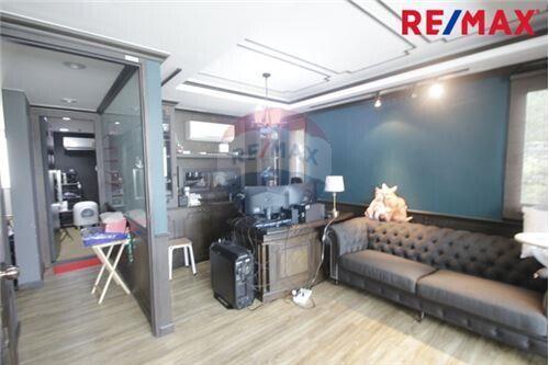 296 Sqm., 3 Beds Townhouse listed for ฿ 14,000,000.