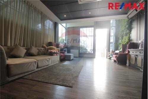 296 Sqm., 3 Beds Townhouse listed for ฿ 14,000,000.