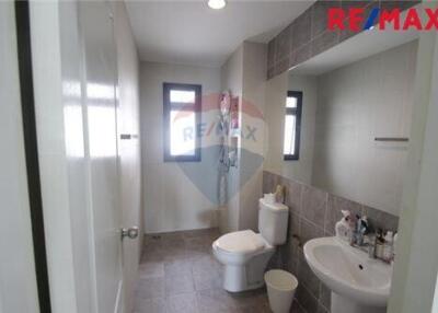 296 Sqm., 3 Beds Townhouse listed for ฿ 14,000,000.