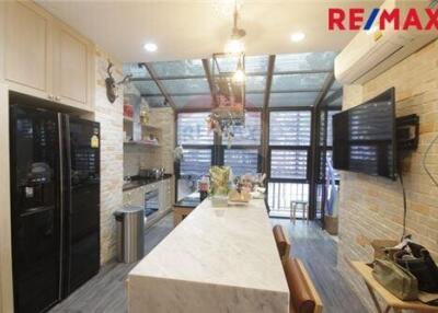 296 Sqm., 3 Beds Townhouse listed for ฿ 14,000,000.