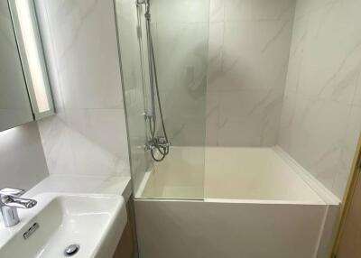 1-BR Condo at Walden Asoke near MRT Sukhumvit