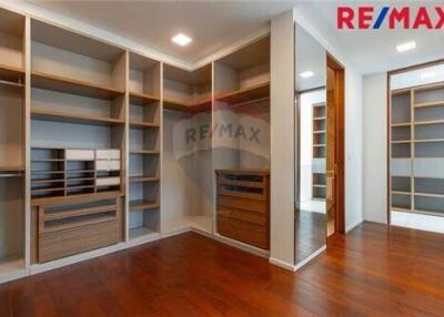 540 Sqm., 4 Beds Townhouse listed for ฿ 29,900,000.