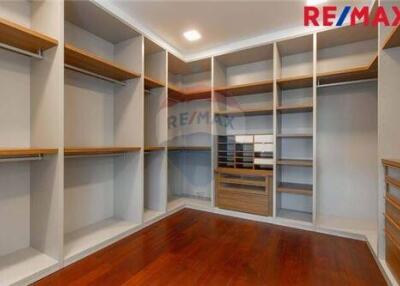 540 Sqm., 4 Beds Townhouse listed for ฿ 29,900,000.