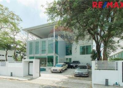 540 Sqm., 4 Beds Townhouse listed for ฿ 29,900,000.