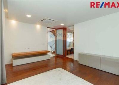 540 Sqm., 4 Beds Townhouse listed for ฿ 29,900,000.