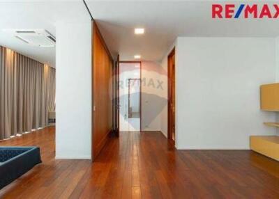 540 Sqm., 4 Beds Townhouse listed for ฿ 29,900,000.