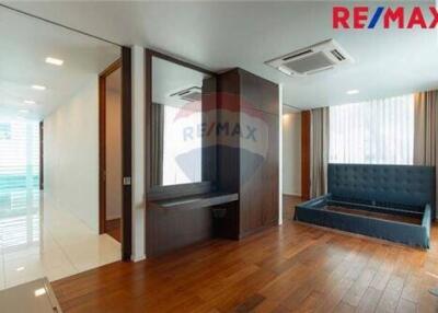 540 Sqm., 4 Beds Townhouse listed for ฿ 29,900,000.