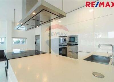 540 Sqm., 4 Beds Townhouse listed for ฿ 29,900,000.