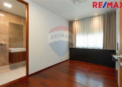 540 Sqm., 4 Beds Townhouse listed for ฿ 29,900,000.