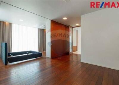 540 Sqm., 4 Beds Townhouse listed for ฿ 29,900,000.