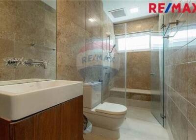 540 Sqm., 4 Beds Townhouse listed for ฿ 29,900,000.