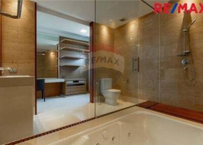 540 Sqm., 4 Beds Townhouse listed for ฿ 29,900,000.