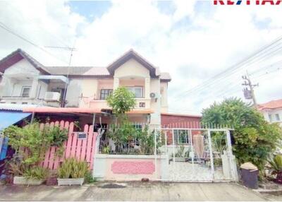 156 Sqm., 3 Beds Townhouse listed for ฿ 2,400,000.