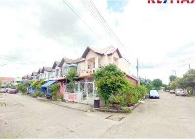 156 Sqm., 3 Beds Townhouse listed for ฿ 2,400,000.