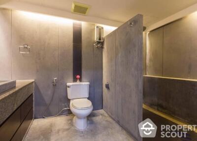 1-BR Condo at Lebua At State Tower near BTS Surasak