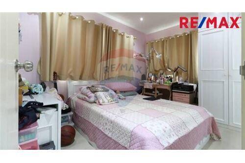 75 Sqm., 2 Beds Townhouse listed for ฿ 4,000,000.