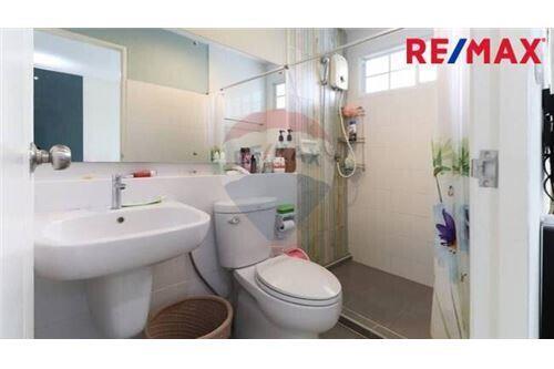 75 Sqm., 2 Beds Townhouse listed for ฿ 4,000,000.