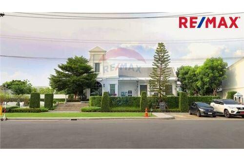 75 Sqm., 2 Beds Townhouse listed for ฿ 4,000,000.