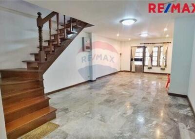 170 Sqm., 3 Beds Townhouse listed for ฿ 2,250,000.