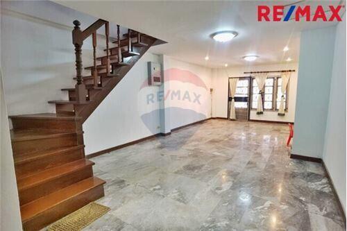 170 Sqm., 3 Beds Townhouse listed for ฿ 2,250,000.