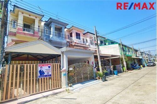 170 Sqm., 3 Beds Townhouse listed for ฿ 2,250,000.