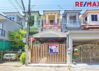 170 Sqm., 3 Beds Townhouse listed for ฿ 2,250,000.