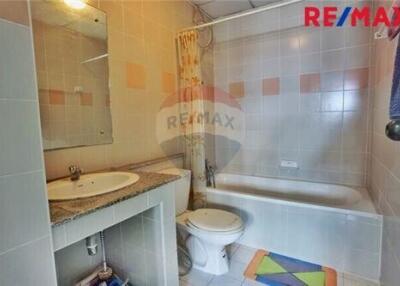 170 Sqm., 3 Beds Townhouse listed for ฿ 2,250,000.