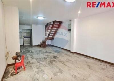 170 Sqm., 3 Beds Townhouse listed for ฿ 2,250,000.