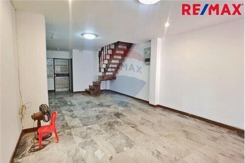 170 Sqm., 3 Beds Townhouse listed for ฿ 2,250,000.