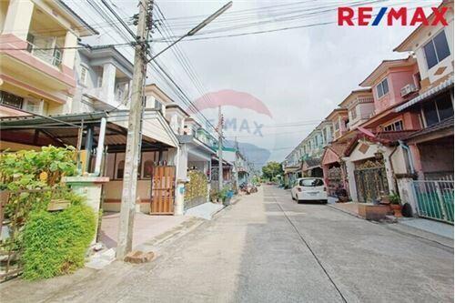 170 Sqm., 3 Beds Townhouse listed for ฿ 2,250,000.