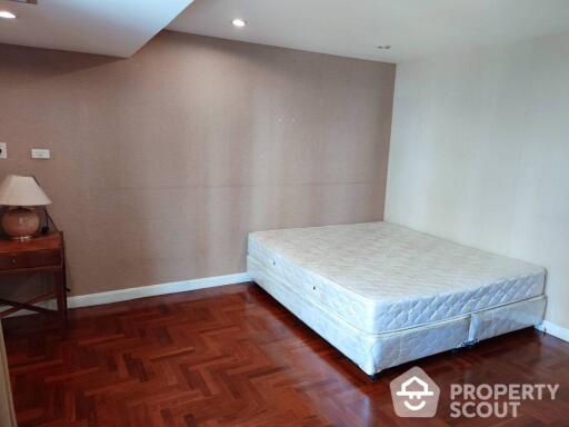 2-BR Apt. near MRT Khlong Toei