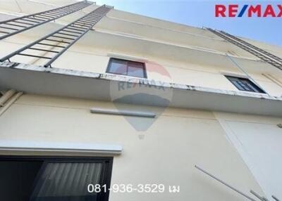 200 Sqm. Townhouse listed for ฿ 5,300,000.