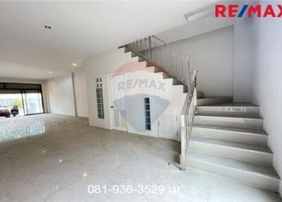 200 Sqm. Townhouse listed for ฿ 5,300,000.