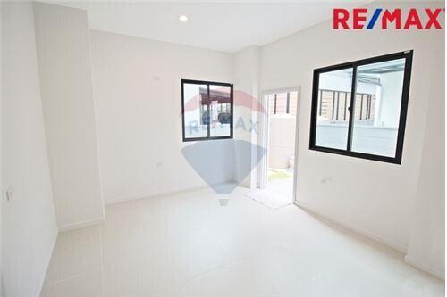 363 Sqm., 7 Beds Townhouse listed for ฿ 13,900,000.