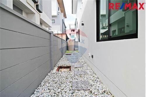 363 Sqm., 7 Beds Townhouse listed for ฿ 13,900,000.