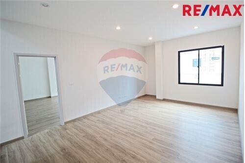 363 Sqm., 7 Beds Townhouse listed for ฿ 13,900,000.