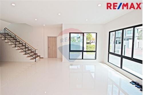 363 Sqm., 7 Beds Townhouse listed for ฿ 13,900,000.