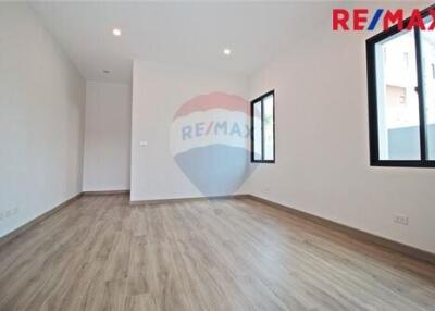 363 Sqm., 7 Beds Townhouse listed for ฿ 13,900,000.