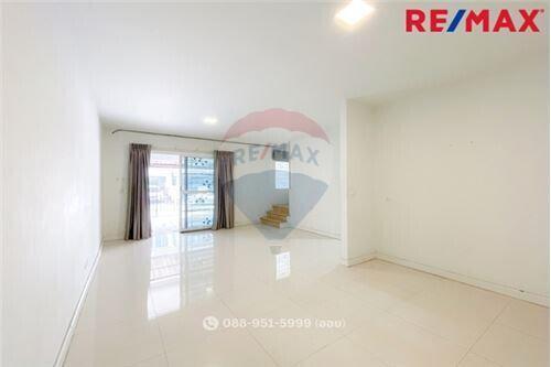 103 Sqm., 3 Beds Townhouse listed for ฿ 2,390,000.