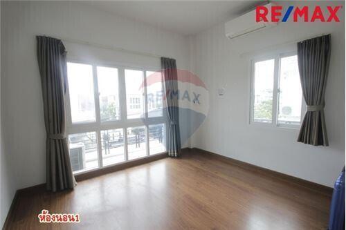 216 Sqm., 3 Beds Townhouse listed for ฿ 3,690,000.