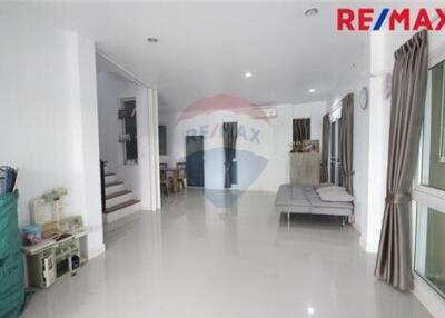 216 Sqm., 3 Beds Townhouse listed for ฿ 3,690,000.