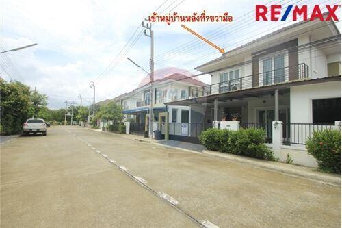 216 Sqm., 3 Beds Townhouse listed for ฿ 3,690,000.