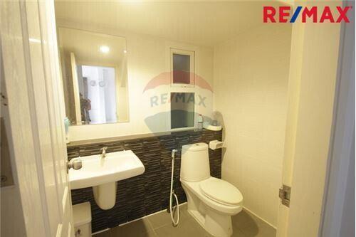 216 Sqm., 3 Beds Townhouse listed for ฿ 3,690,000.