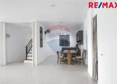 216 Sqm., 3 Beds Townhouse listed for ฿ 3,690,000.