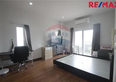 216 Sqm., 3 Beds Townhouse listed for ฿ 3,690,000.