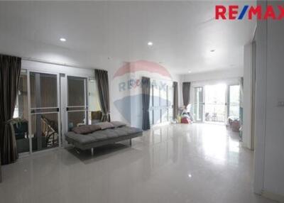 216 Sqm., 3 Beds Townhouse listed for ฿ 3,690,000.